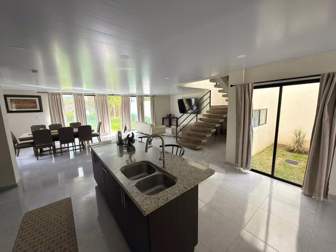 SE VENDE CASA ESCALON MODERNA COMO NUEVA, TOTALMENTE AMUEBLADA - Imagen 12