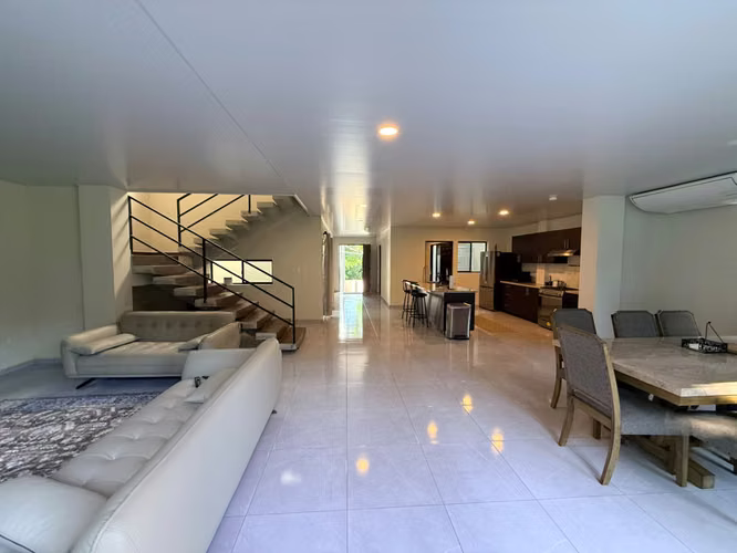SE VENDE CASA ESCALON MODERNA COMO NUEVA, TOTALMENTE AMUEBLADA - Imagen 10