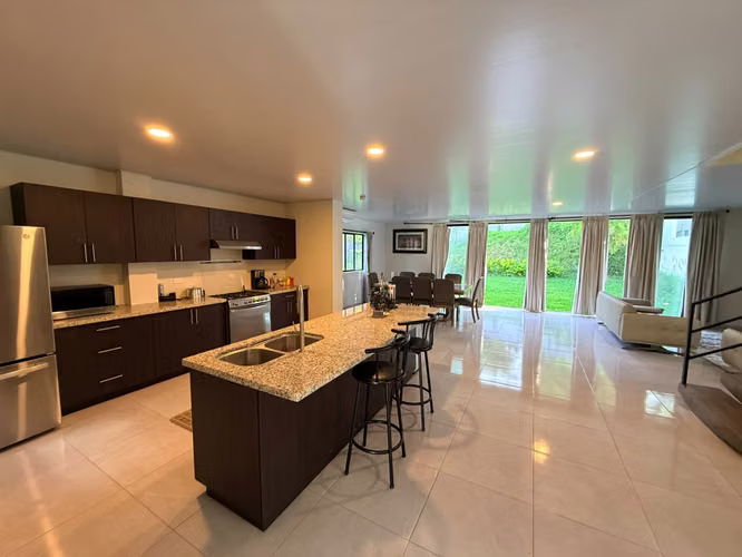 SE VENDE CASA ESCALON MODERNA COMO NUEVA, TOTALMENTE AMUEBLADA - Imagen 18