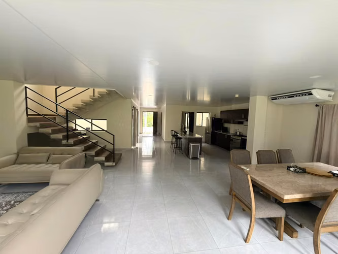 SE VENDE CASA ESCALON MODERNA COMO NUEVA, TOTALMENTE AMUEBLADA - Imagen 9