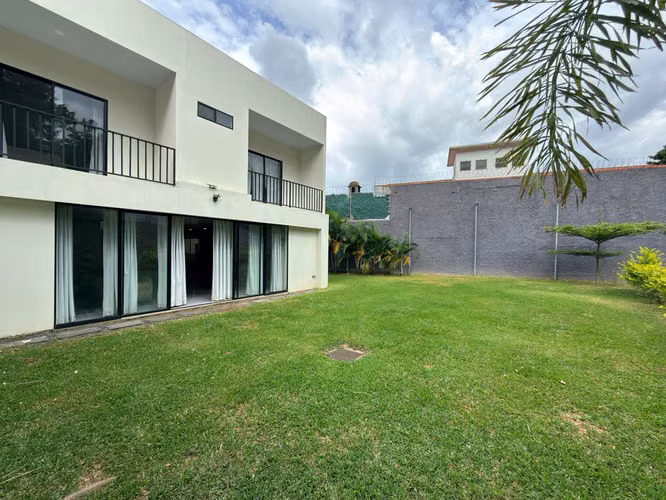 SE VENDE CASA ESCALON MODERNA COMO NUEVA, TOTALMENTE AMUEBLADA - Imagen 2
