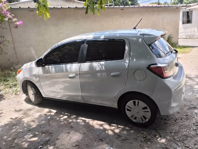 Mitsubishi Mirage Hatchback 2024 (estándar) - Imagen 3