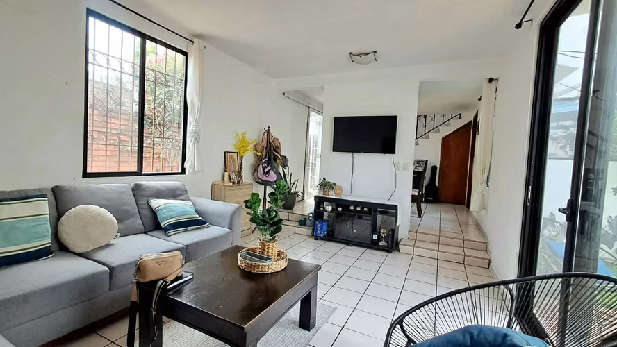 Venta de Casa en Condominio Puerta de Hierro , Colonia Escalon, S.S.