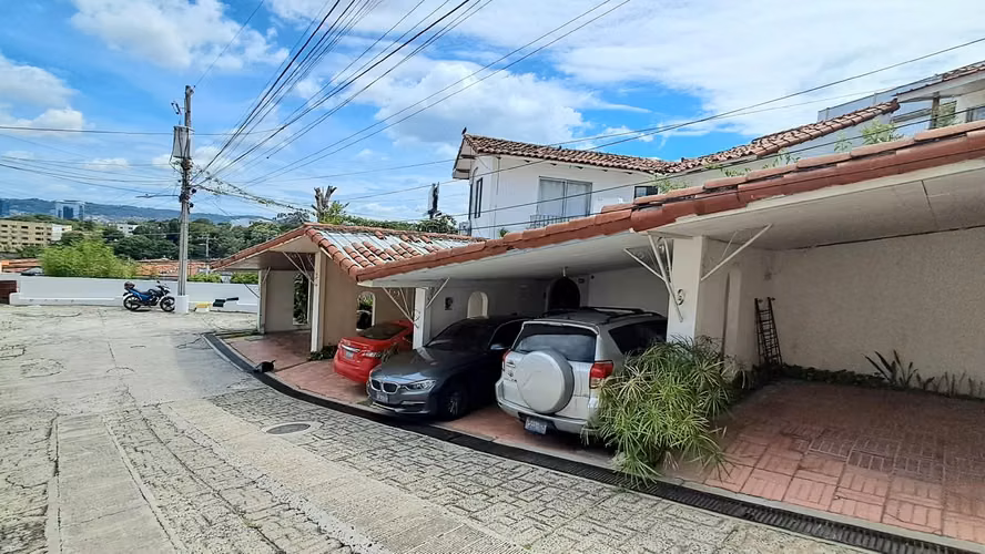 Venta de Casa en Condominio Puerta de Hierro , Colonia Escalon, S.S. - Imagen 6