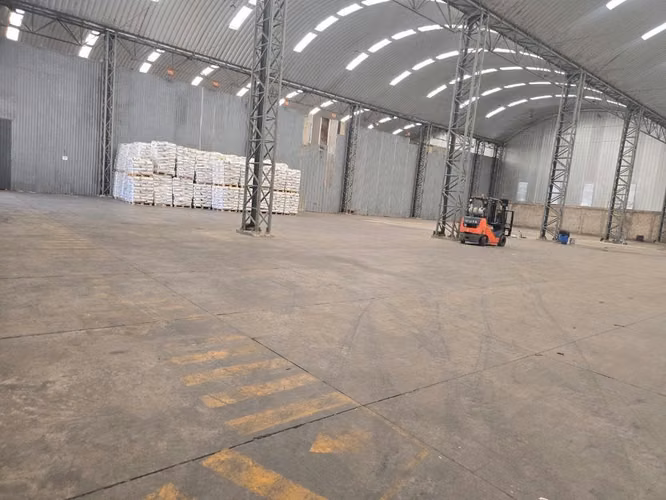 SE ALQUILA BODEGA EN LOURDES