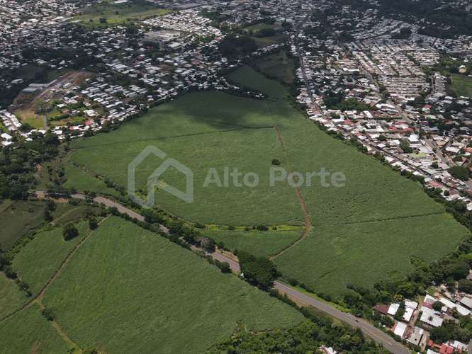 Terreno con vocación habitacional en Ahuachapán