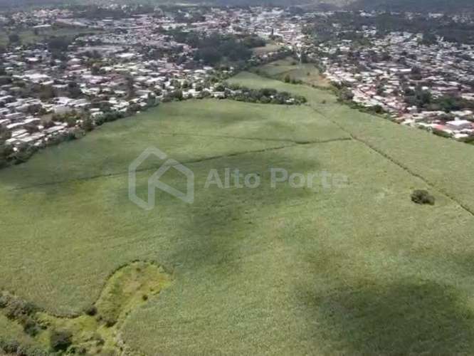 Terreno con vocación habitacional en Ahuachapán