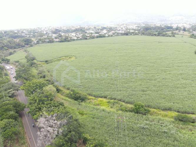 Terreno con vocación habitacional en Ahuachapán