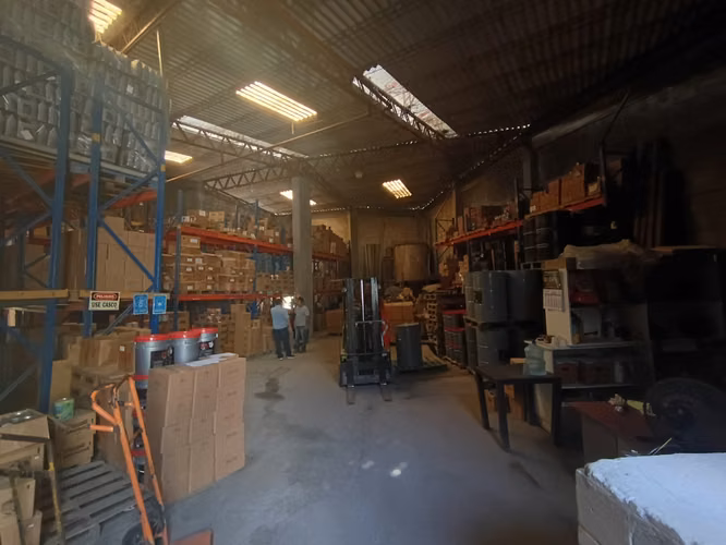 BODEGA EN VENTA, CALLE SIEMENS - Imagen 2