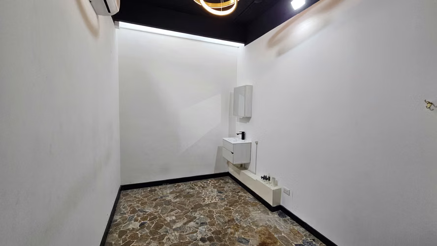 Alquiler de local comercial en Colonia La Mascota, Calle Loma Linda y Alameda Manuel Enrique Araujo - Imagen 5