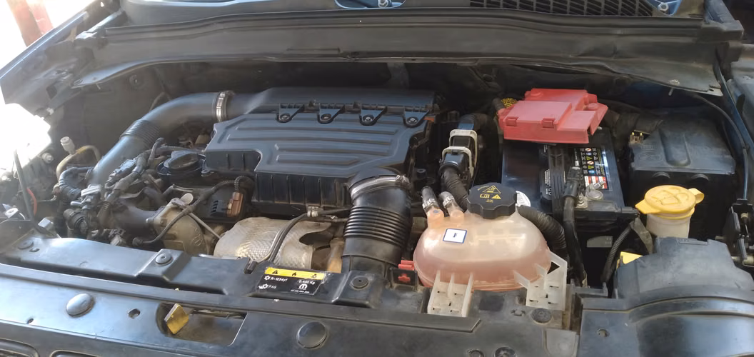 JEEP EENEGADE 4×4 MOTOR 1.3 TURBO 44,600 MILLAS TARGETA A MI NONBRE .