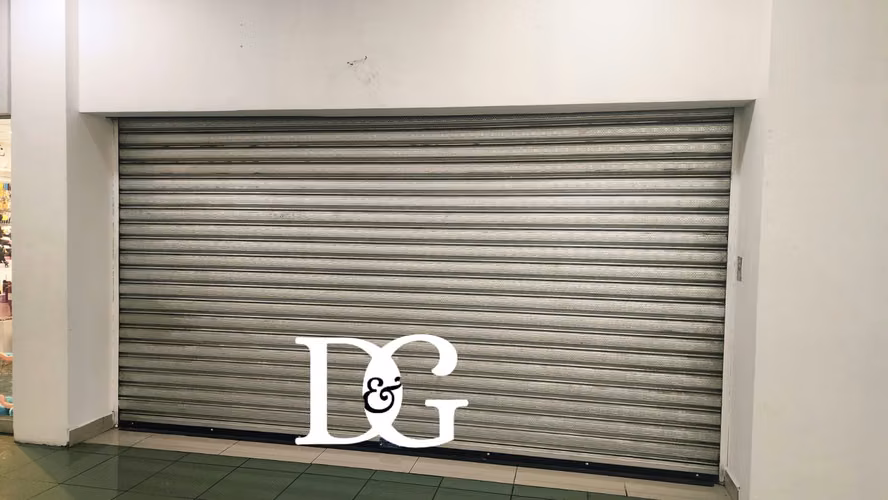 Venta o Alquiler de Local en Plaza Merliot