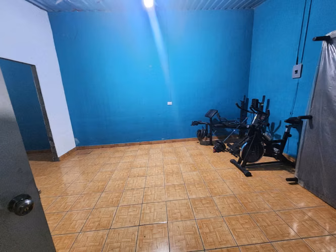 ¡CASA INDEPENDIENTE CON POTENCIAL EN COLÓN!  - Imagen 5