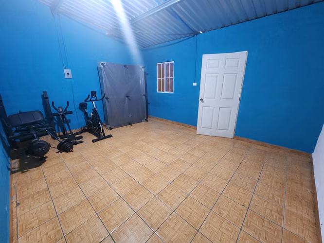 ¡CASA INDEPENDIENTE CON POTENCIAL EN COLÓN!  - Imagen 6