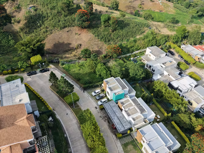 Se Vende Casa Moderna en La Florida, Nuevo Cuscatlan 
