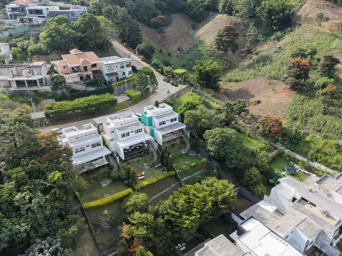 Se Vende Casa Moderna en La Florida, Nuevo Cuscatlan 