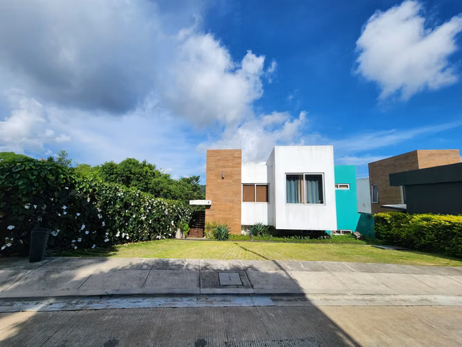 Se Vende Casa Moderna en La Florida, Nuevo Cuscatlan 