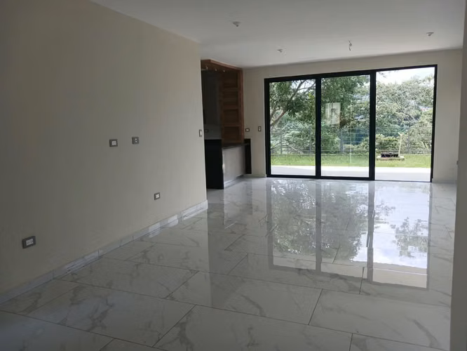 Se Vende Casa Nueva en Residencial Las Luces