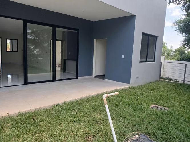 Se Vende Casa Nueva en Residencial Las Luces