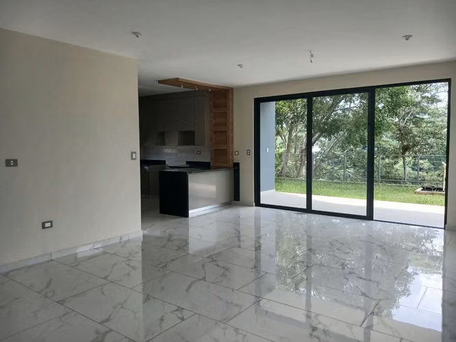 Se Vende Casa Nueva en Residencial Las Luces
