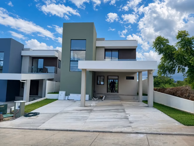 Se Vende Casa Nueva en Residencial Las Luces