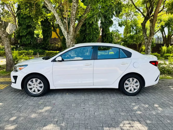 KIA RIO 2023 67,000 millas  - Imagen 2