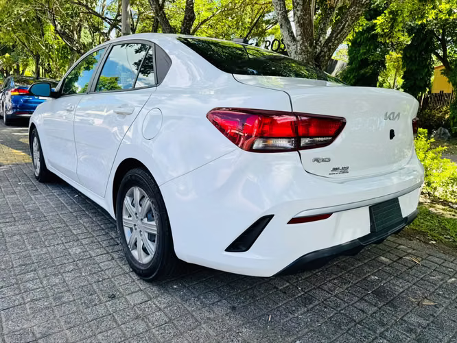 KIA RIO 2023 67,000 millas  - Imagen 8
