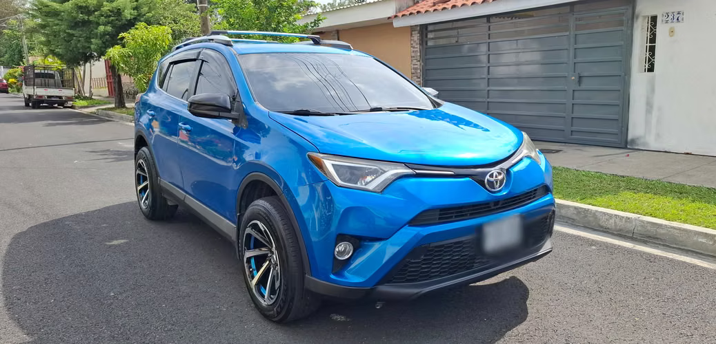 TOYOTA RAV4 CON TODAS SUS BOLSAS BUENAS INTERIOR Y EXTERIOR IMPECABLE 