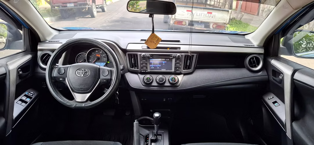 TOYOTA RAV4 CON TODAS SUS BOLSAS BUENAS INTERIOR Y EXTERIOR IMPECABLE 