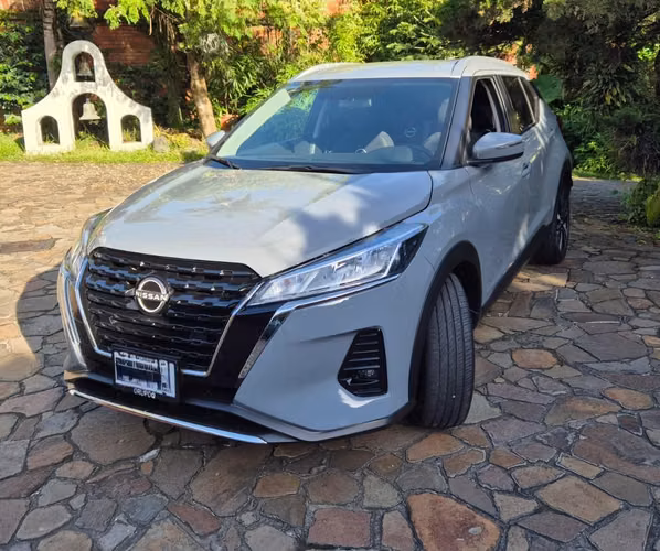NISSAN KICKS ADVANCE 2026 AGENCY-124; LESS THAN 8,000 MILES