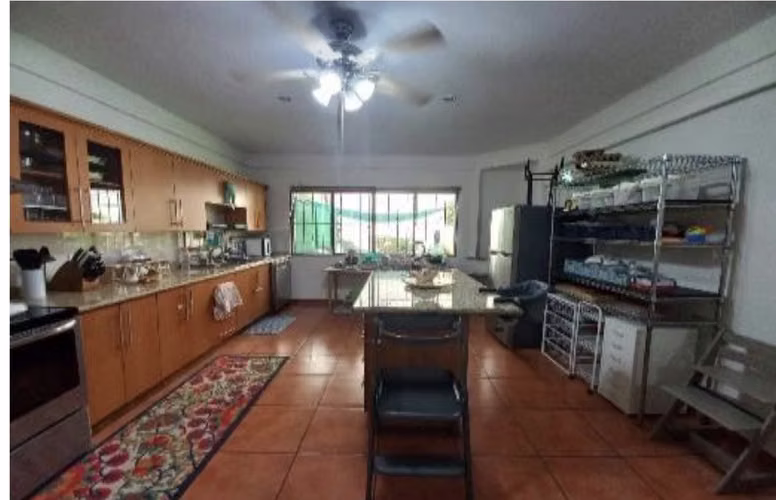 Casa en Venta Cumbres de Cuscatlan, dentro de pluma 