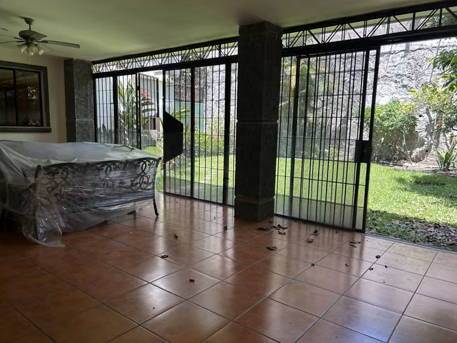 Casa en Venta Cumbres de Cuscatlan, dentro de pluma  - Imagen 11