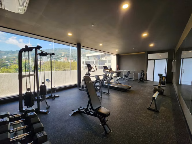 VENTA PANORAMA TOWER APARTAMENTO FULL AMUEBLADO Y EQUIPADO CON VISTA PANORAMICA COLONIA ESCALON 