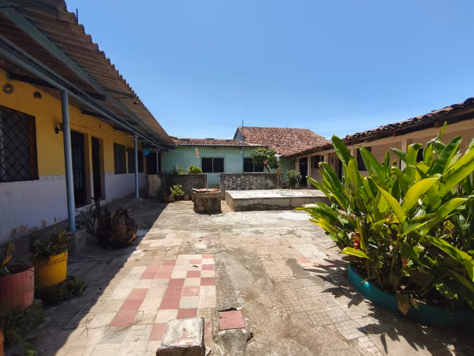VENTA DE CASA GRANDE EN CORAZON COATEPEQUE - Imagen 8