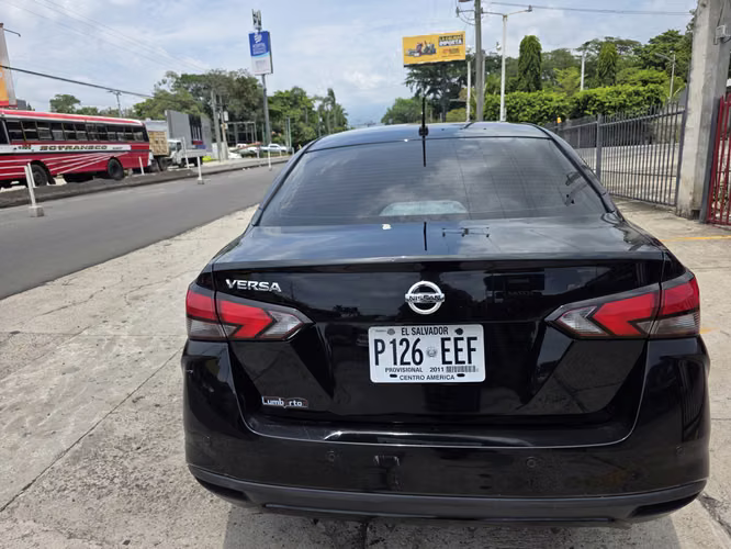 Vendo nissan versa 2020 automatico impecable  - Imagen 8