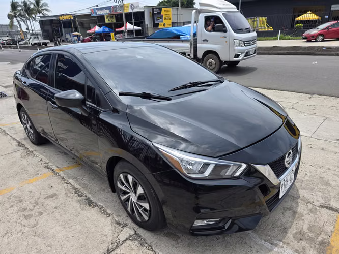 Vendo nissan versa 2020 automatico impecable  - Imagen 3