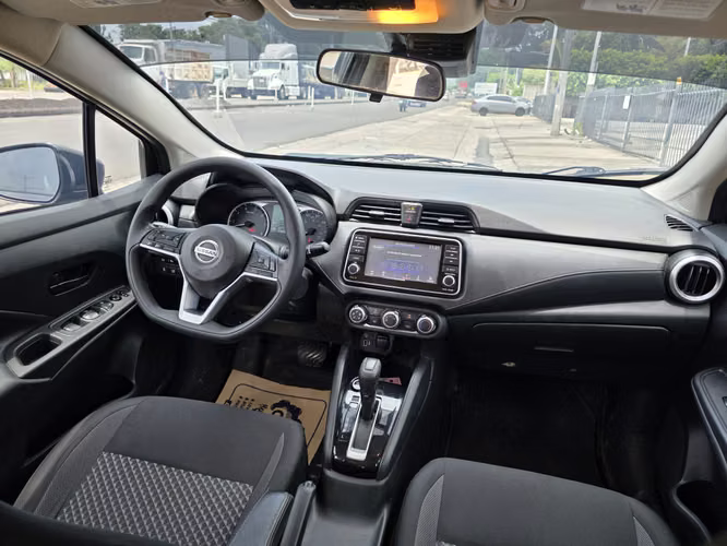 Vendo nissan versa 2020 automatico impecable  - Imagen 6