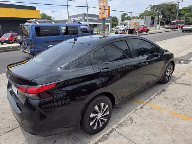 Vendo nissan versa 2020 automatico impecable  - Imagen 4