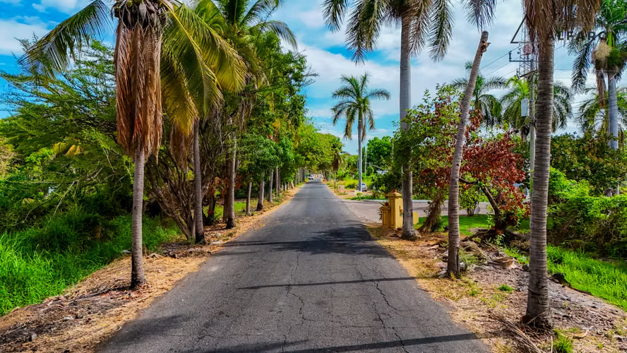 Exclusivo Terreno de 1245 v2 en Residencial Villas de Salinitas