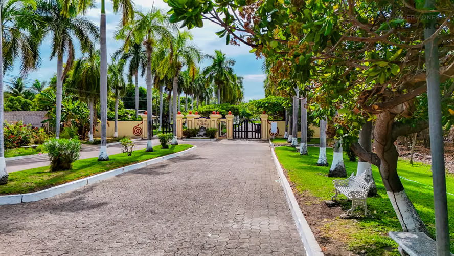 Exclusivo Terreno de 1245 v2 en Residencial Villas de Salinitas