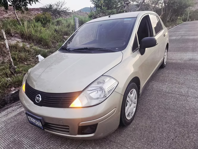 Vendo Nissan Tiida de Agencia 2018 Estandar