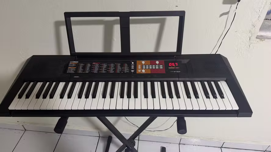 Piano Yamaha PSR-F51 - Imagen 2
