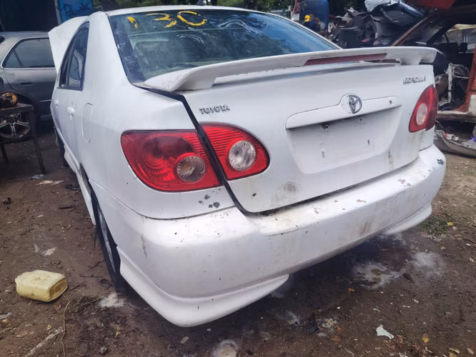 Parte disponibles para Toyota Corolla año 2007 transmisión estándar