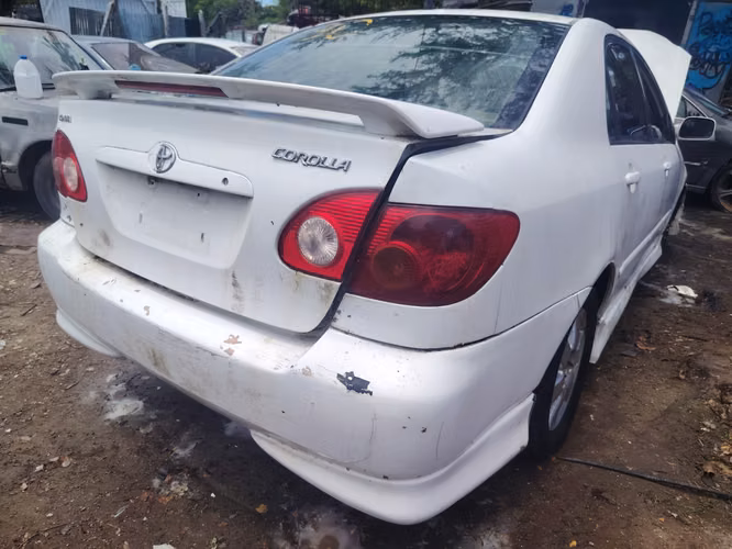 Parte disponibles para Toyota Corolla año 2007 transmisión estándar