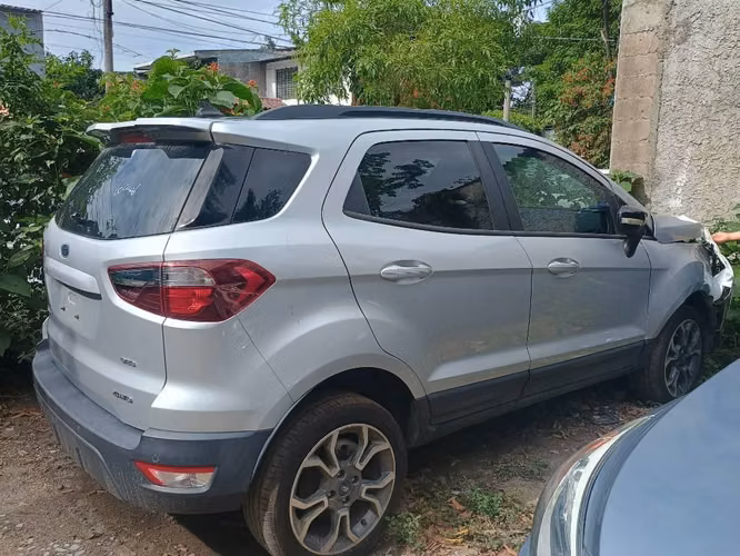 FORD ECOSPORT 4X4 PARA REPARAR,MODELO SES 2019 ,BOLSAS BUENAS,ENCIENDE y CAMINA