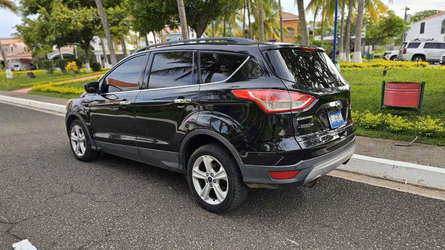  FORD ESCAPE SE 2016 AUTOMÁTICO DE 4 CILINDROS CON PANTALLA  - Imagen 9
