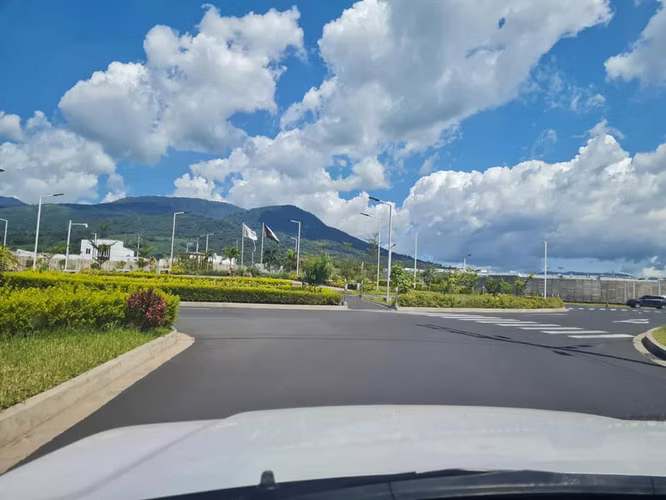 ALQUILO CADA EN CIUDAD MARSELLA 1 QUARTIER 3 MODELO DELUXE EN LA ENTRADA DE LA RESIDENCIAL