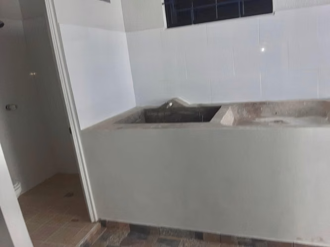 Se alquila hermosa casa en ubicación privilegiada a tan solo 500 metros de la universidad Gerardo barrio  - Imagen 10