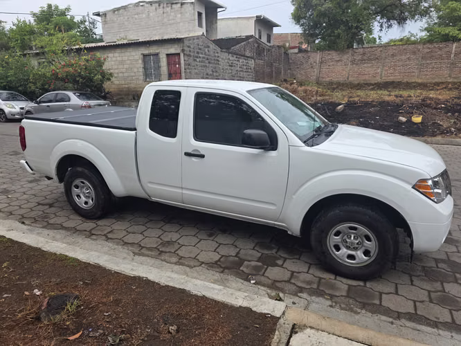 VENDO NISSAN FRONTIER 2018 4X2  - Imagen 11