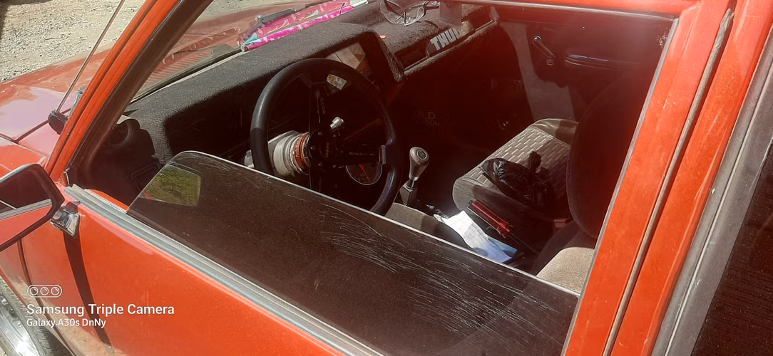 Bendo Toyota Corolla 1981 dos puertas estándar 5 velocidades